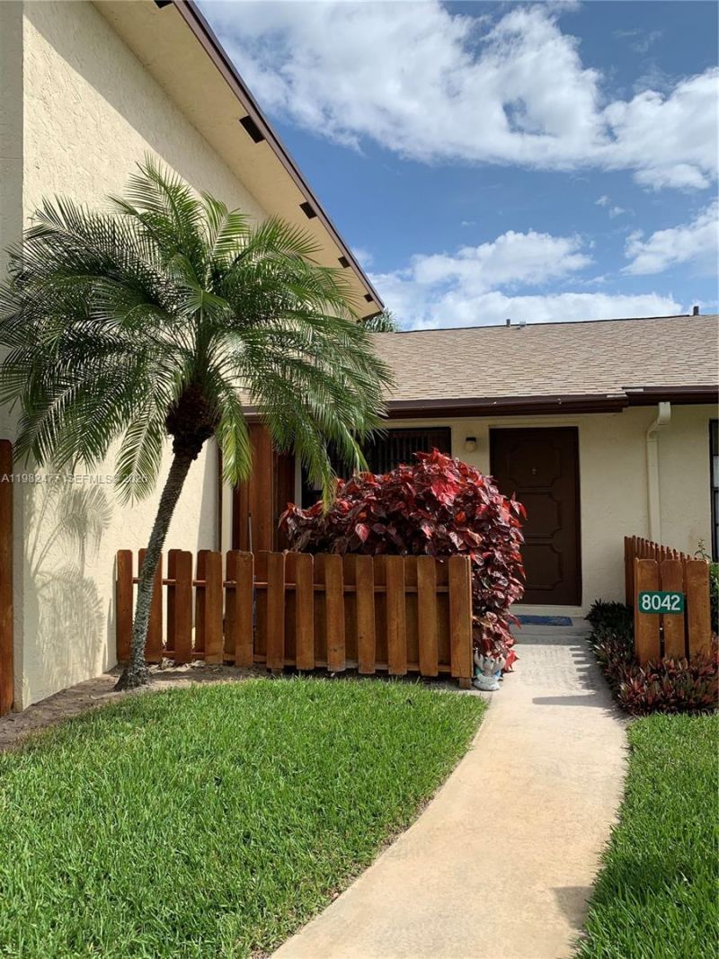 8042 SE Villa Cir, Unit 8042, Hobe Sound, FL 33455 Photo