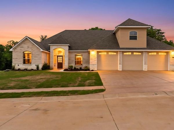 1616 Courtland Lane, Lindale, TX 75771