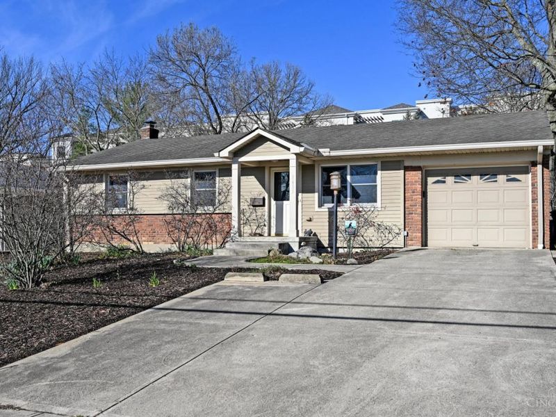 9485 Wynnecrest Drive, Blue Ash, OH 45242 Photo 1