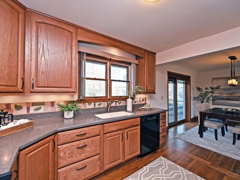 9485 Wynnecrest Drive, Blue Ash, OH 45242 Photo 10