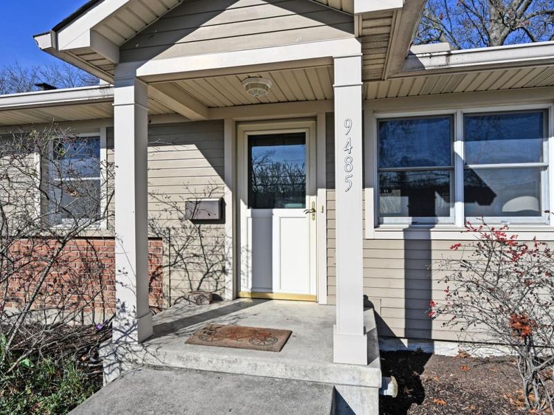 9485 Wynnecrest Drive, Blue Ash, OH 45242 Photo 2