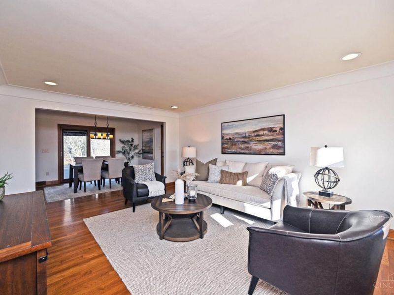 9485 Wynnecrest Drive, Blue Ash, OH 45242 Photo 3