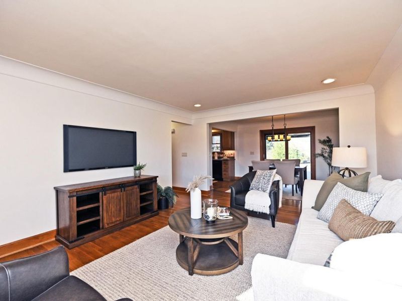 9485 Wynnecrest Drive, Blue Ash, OH 45242 Photo 4