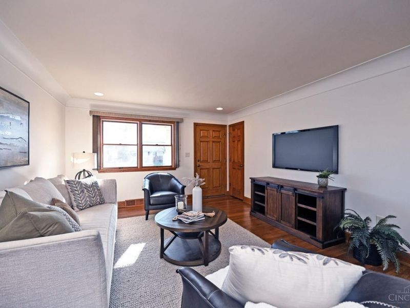 9485 Wynnecrest Drive, Blue Ash, OH 45242 Photo 5