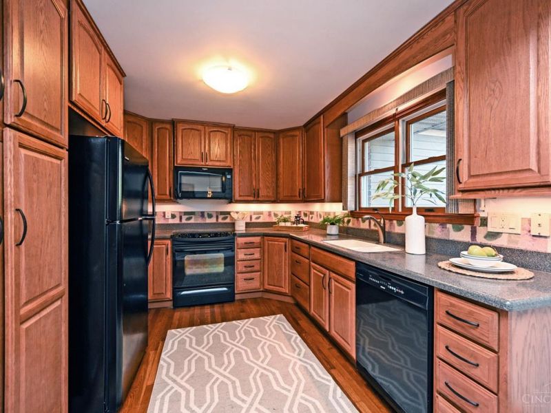 9485 Wynnecrest Drive, Blue Ash, OH 45242 Photo 8