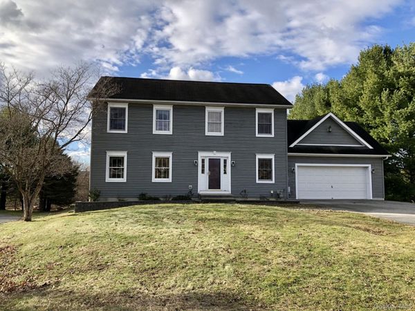 4 Grapevine Place, Poughkeepsie, NY 12603