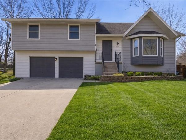 10809 W 76th Street, Overland Park, KS 66214