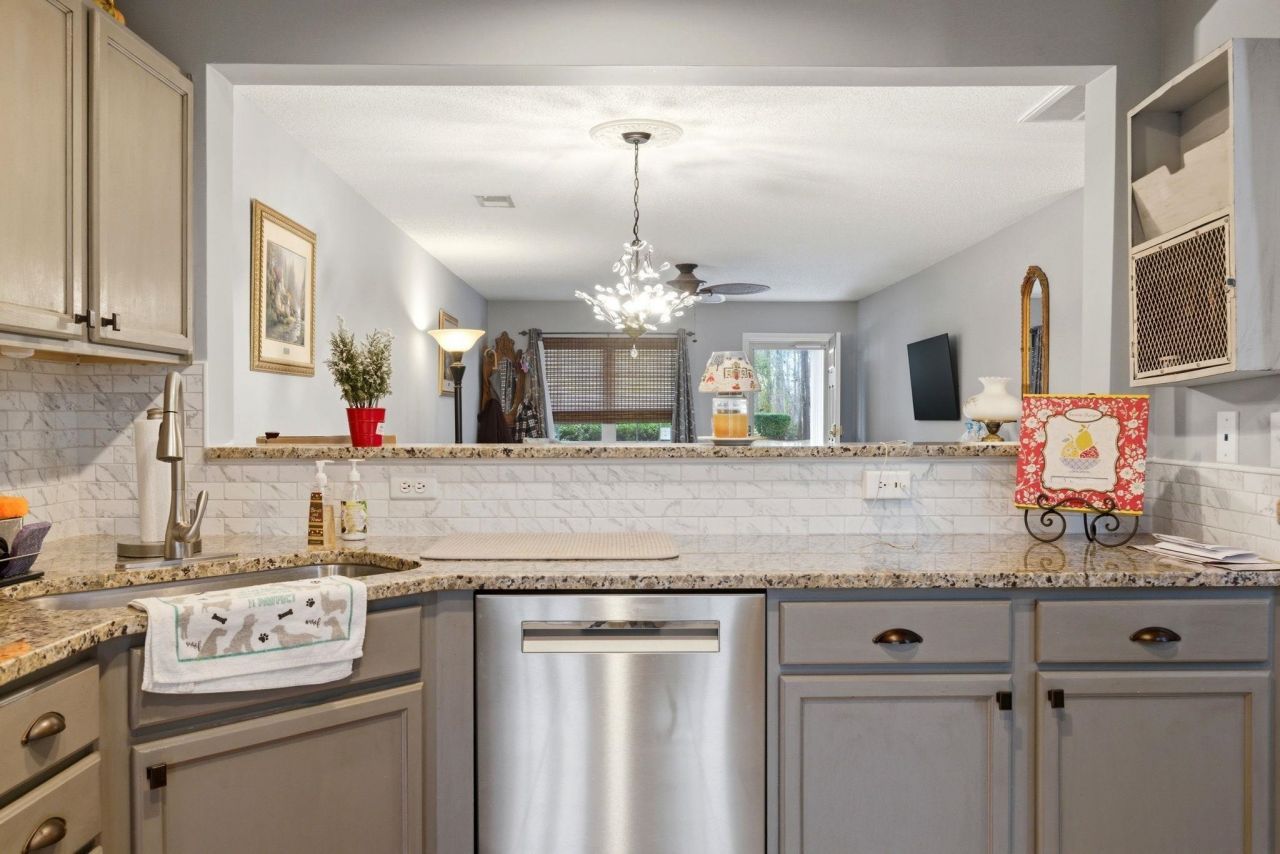 638 Riverward Dr.  Photo 10