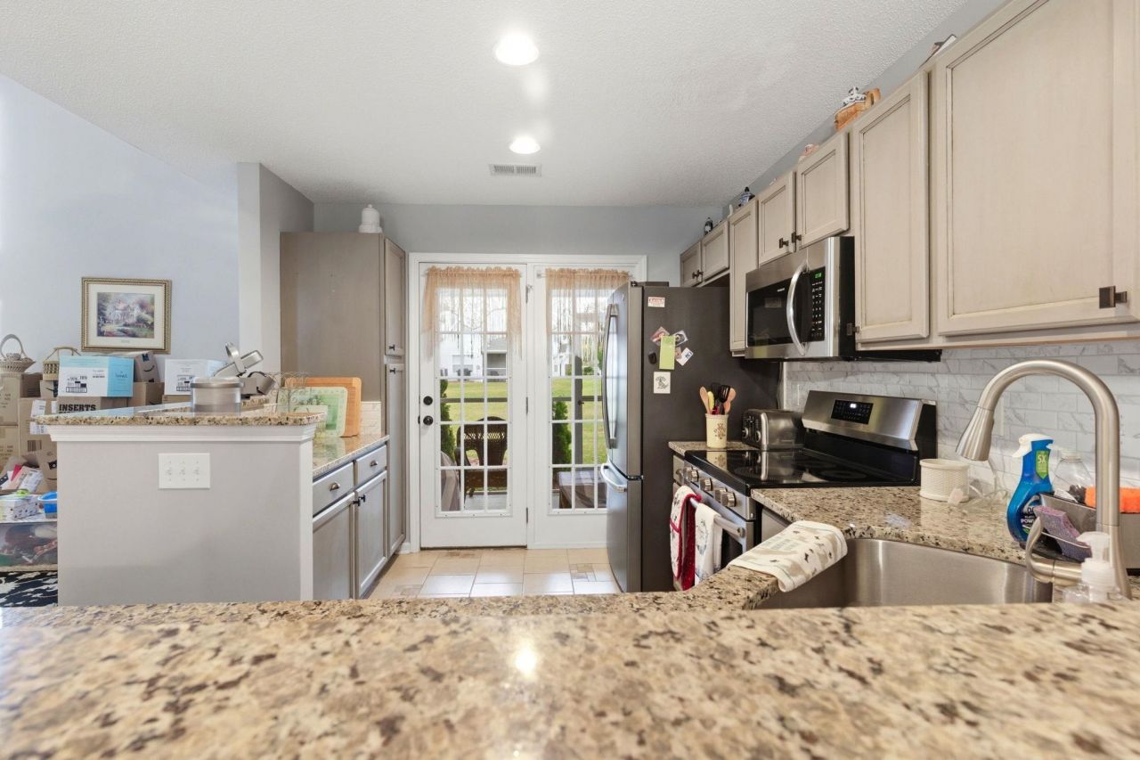 638 Riverward Dr.  Photo 11