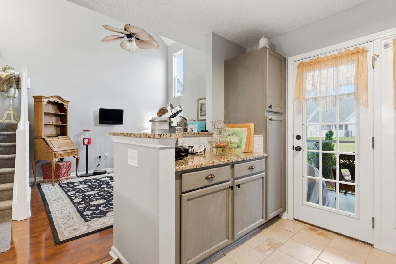 638 Riverward Dr.  Photo 12