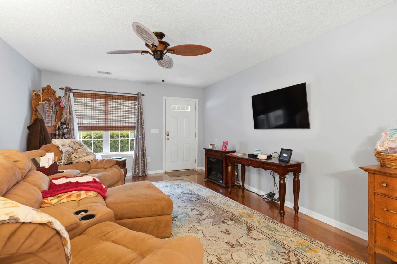 638 Riverward Dr.  Photo 13