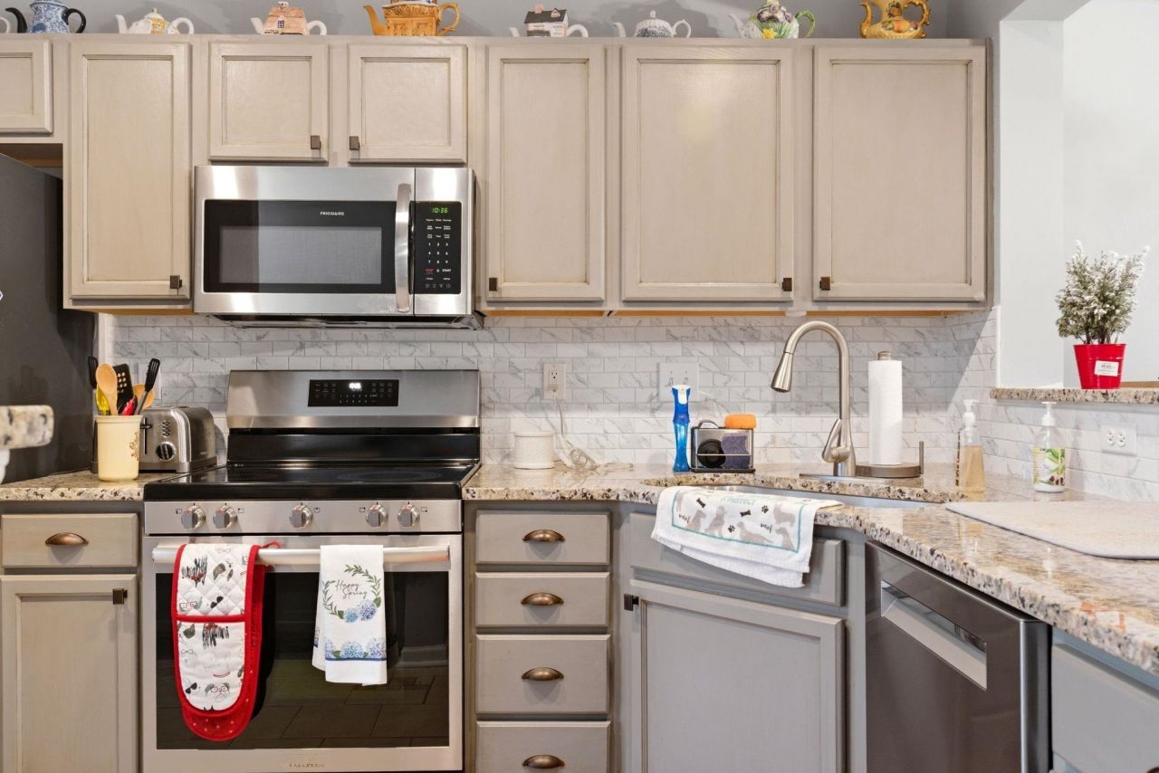 638 Riverward Dr.  Photo 9