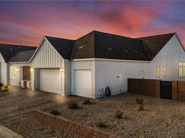 8811 Italian Trotter Court, Las Vegas, NV 89113