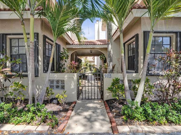 905 SE 12th Court, Unit 16, Fort Lauderdale, FL 33316