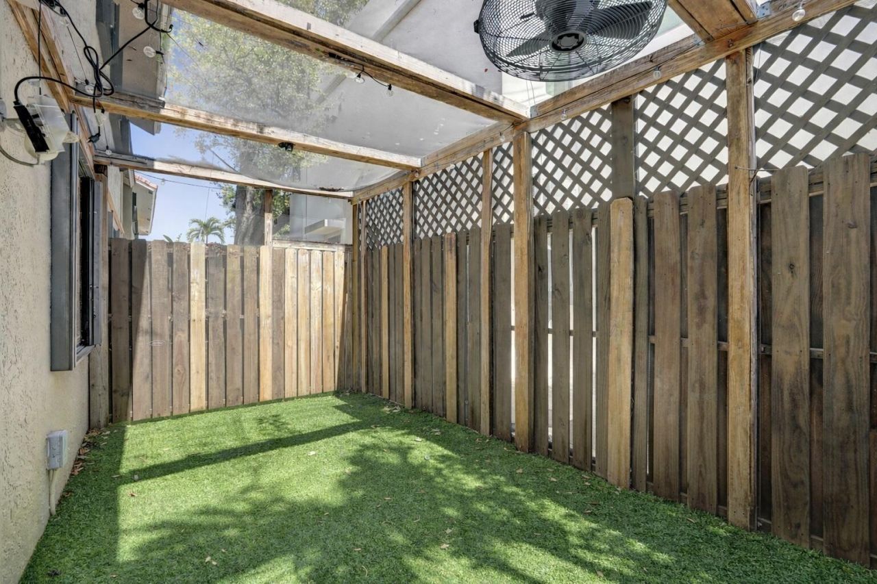 905 SE 12th Court, Unit 16, Fort Lauderdale, FL 33316 Photo