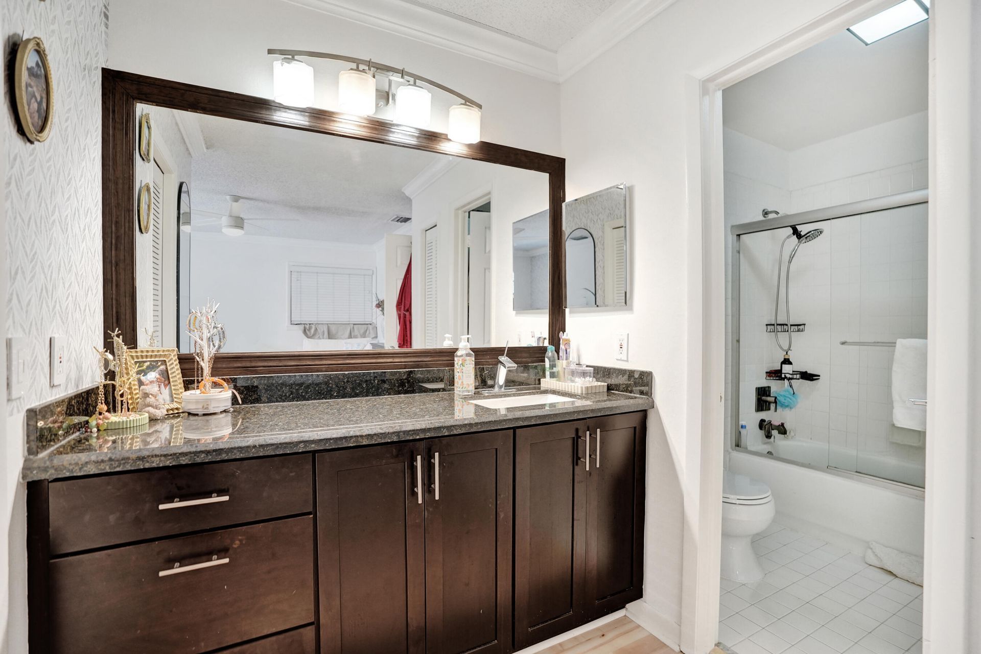 905 SE 12th Court, Unit 16, Fort Lauderdale, FL 33316 Photo