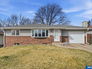 4017 Paxton Drive, Lincoln, NE 68521