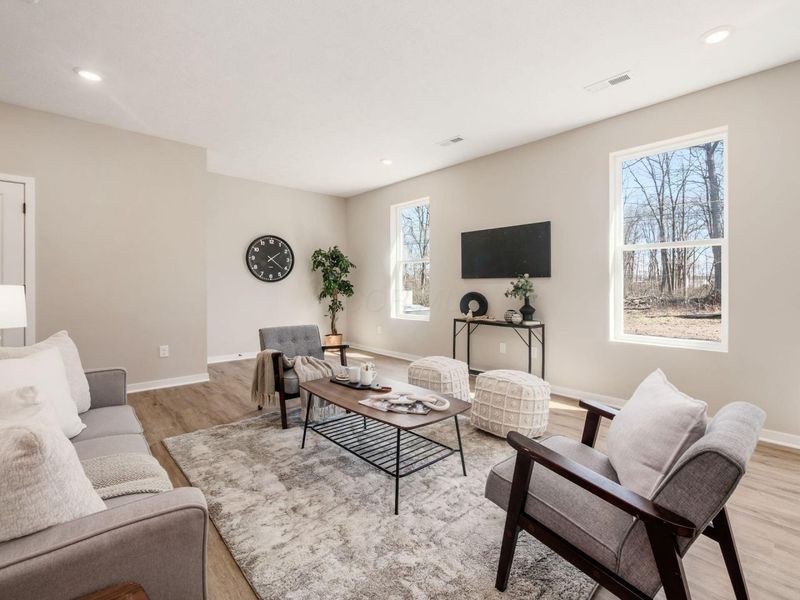 352 Postle Boulevard , Columbus, OH 43228 Photo 3