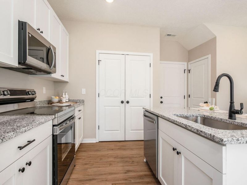 352 Postle Boulevard , Columbus, OH 43228 Photo 5