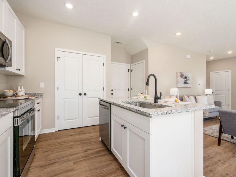 352 Postle Boulevard , Columbus, OH 43228 Photo 6