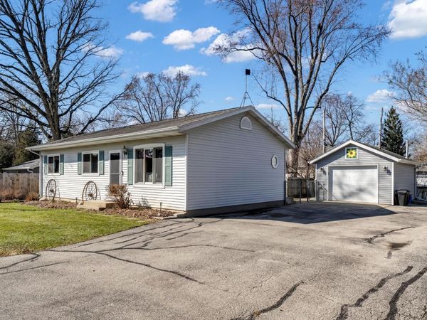 2420 Marshall Sq, Dover, WI 53139