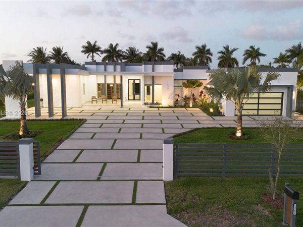 13231 SW 220 ST , Miami, FL 33170