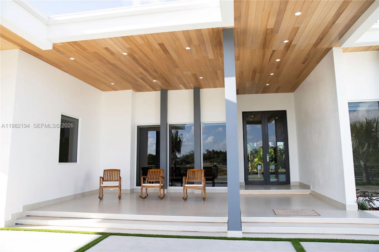 13231 SW 220 St , Miami, FL 33170 Photo