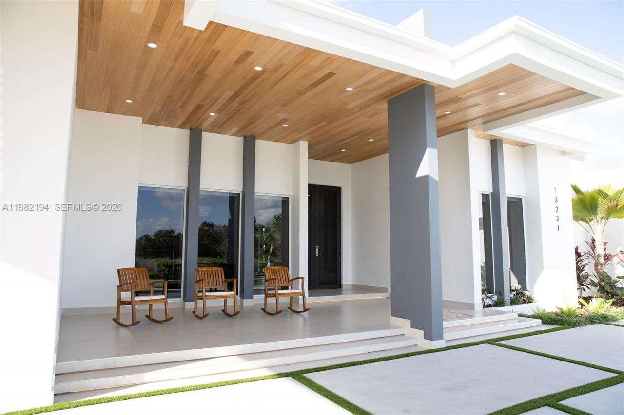 13231 SW 220 St , Miami, FL 33170 Photo