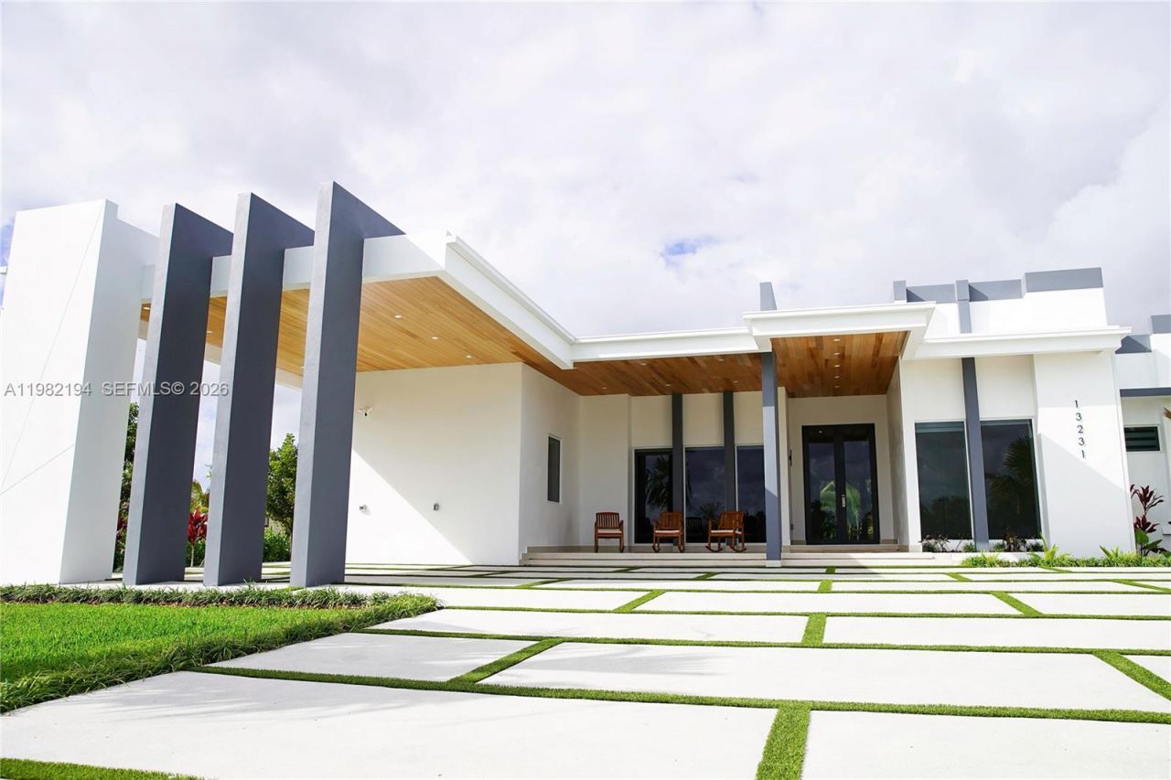 13231 SW 220 St , Miami, FL 33170 Photo