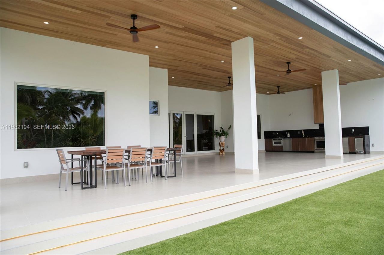 13231 SW 220 St , Miami, FL 33170 Photo