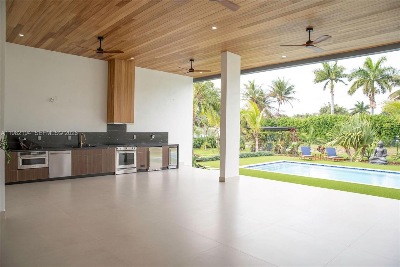 13231 SW 220 St , Miami, FL 33170 Photo