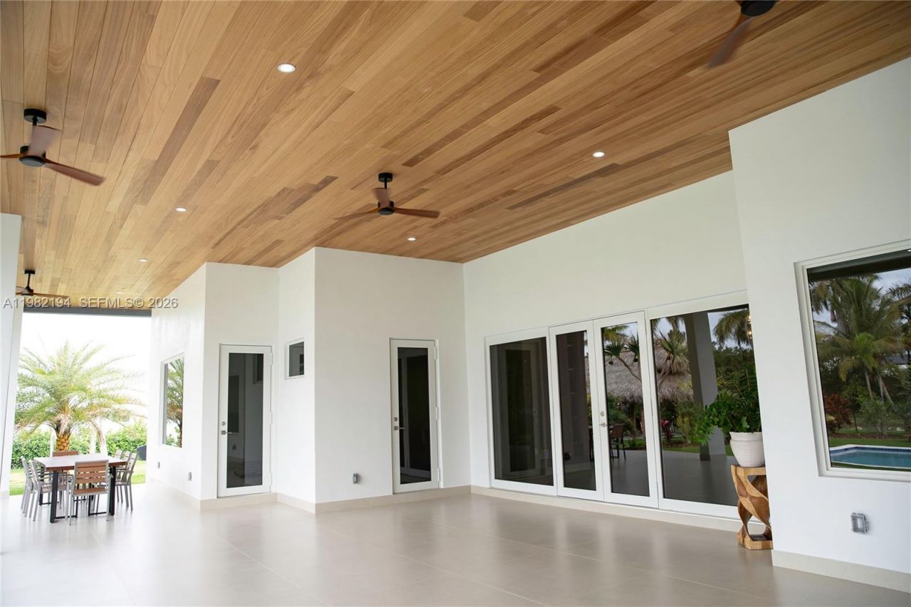 13231 SW 220 St , Miami, FL 33170 Photo