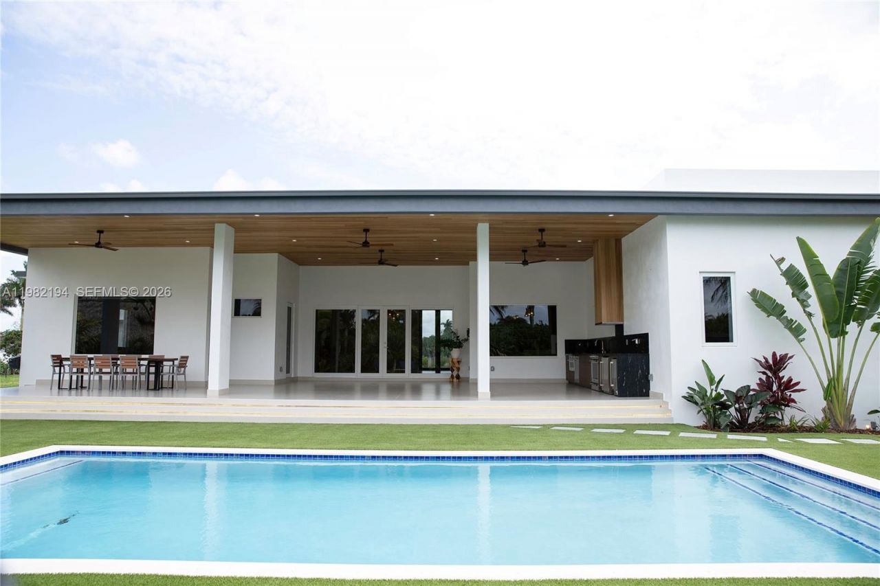 13231 SW 220 St , Miami, FL 33170 Photo