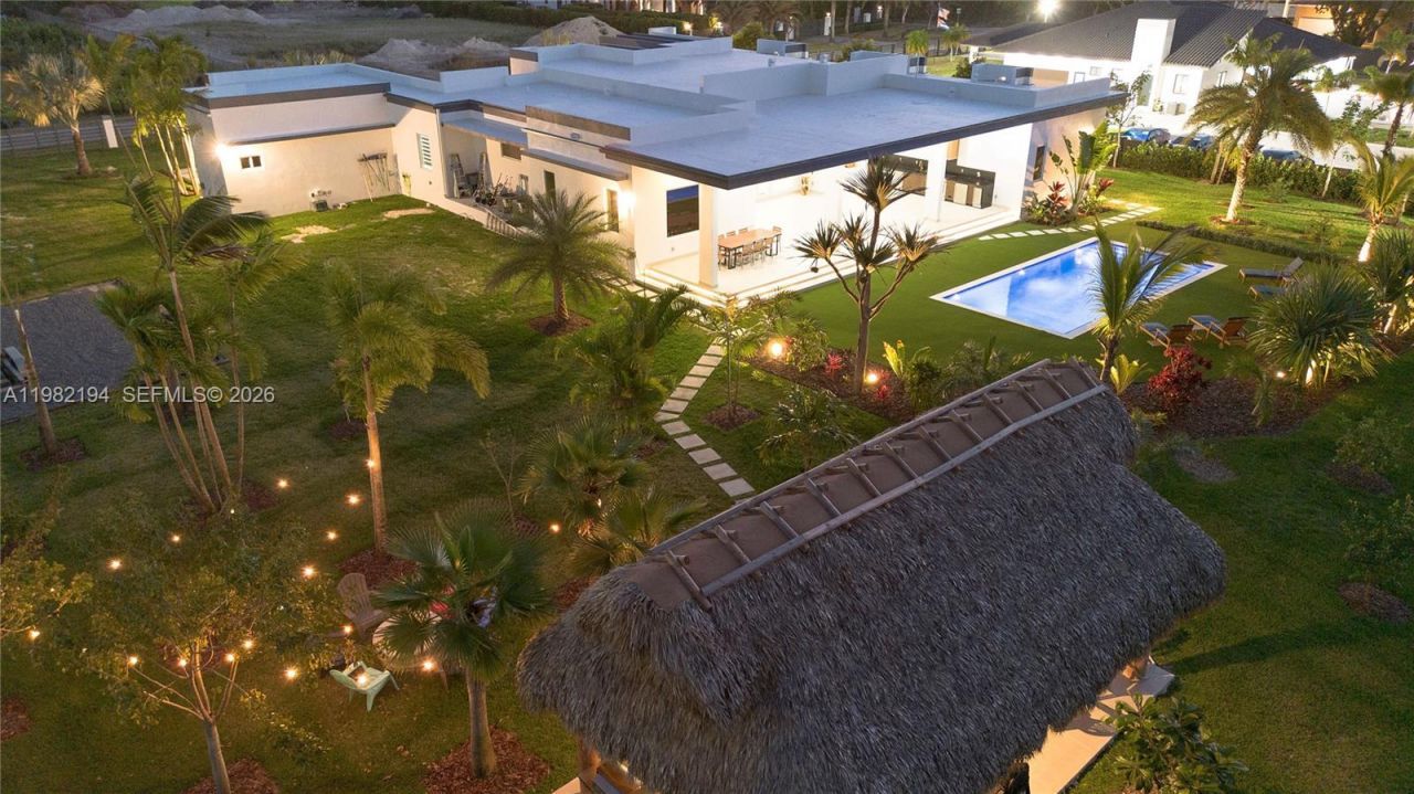 13231 SW 220 St , Miami, FL 33170 Photo