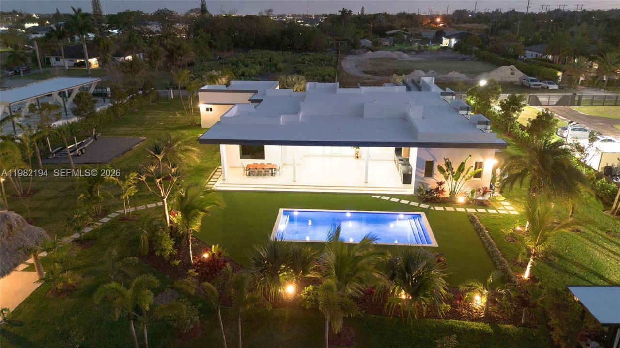 13231 SW 220 St , Miami, FL 33170 Photo