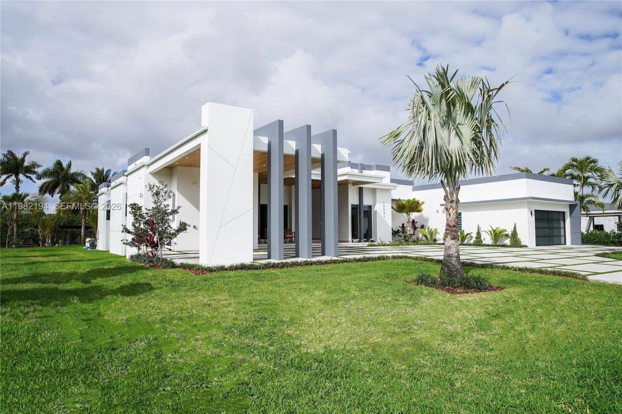 13231 SW 220 St , Miami, FL 33170 Photo