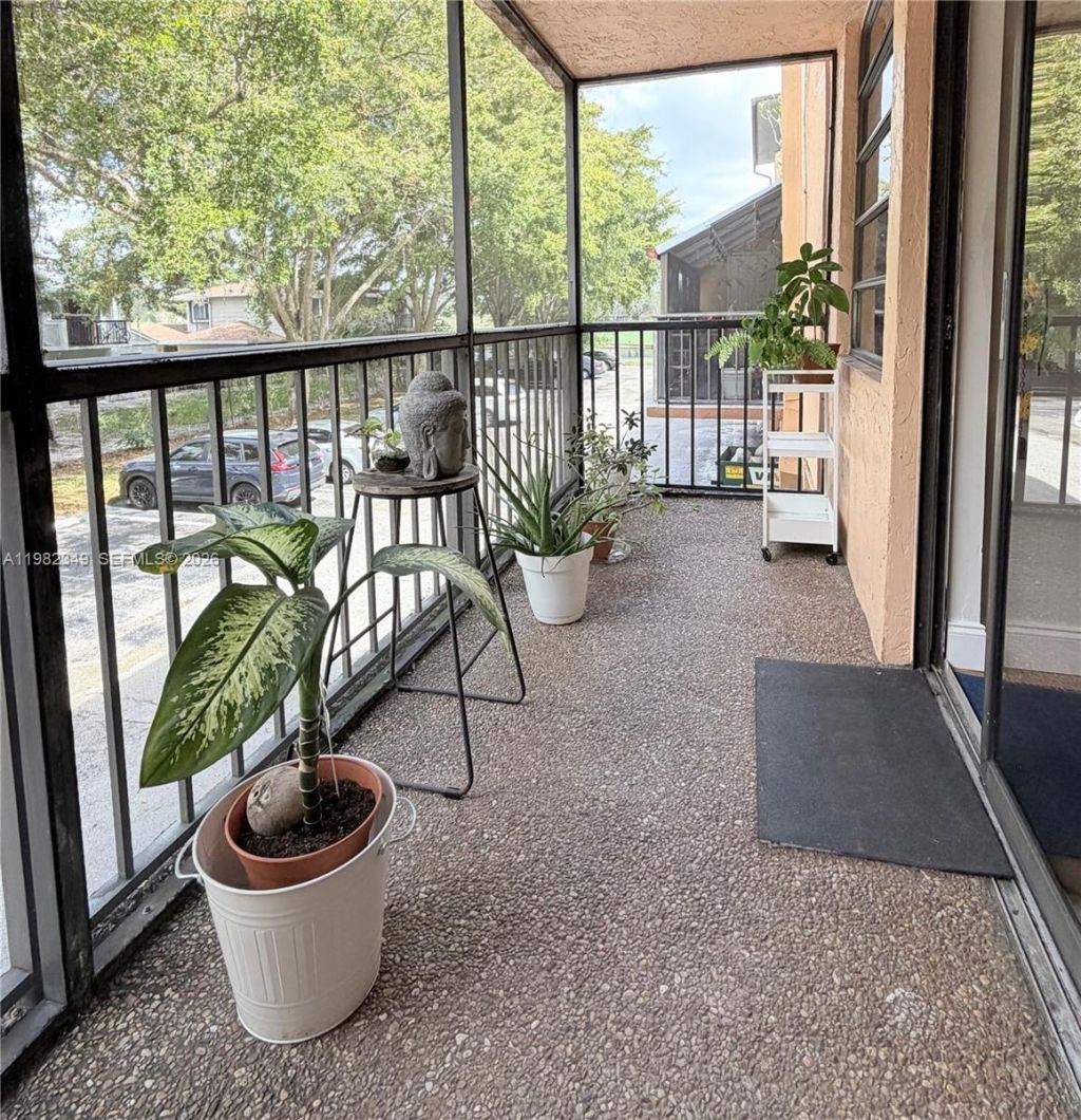 450 Commodore Dr , Unit 214, Plantation, FL 33325 Photo