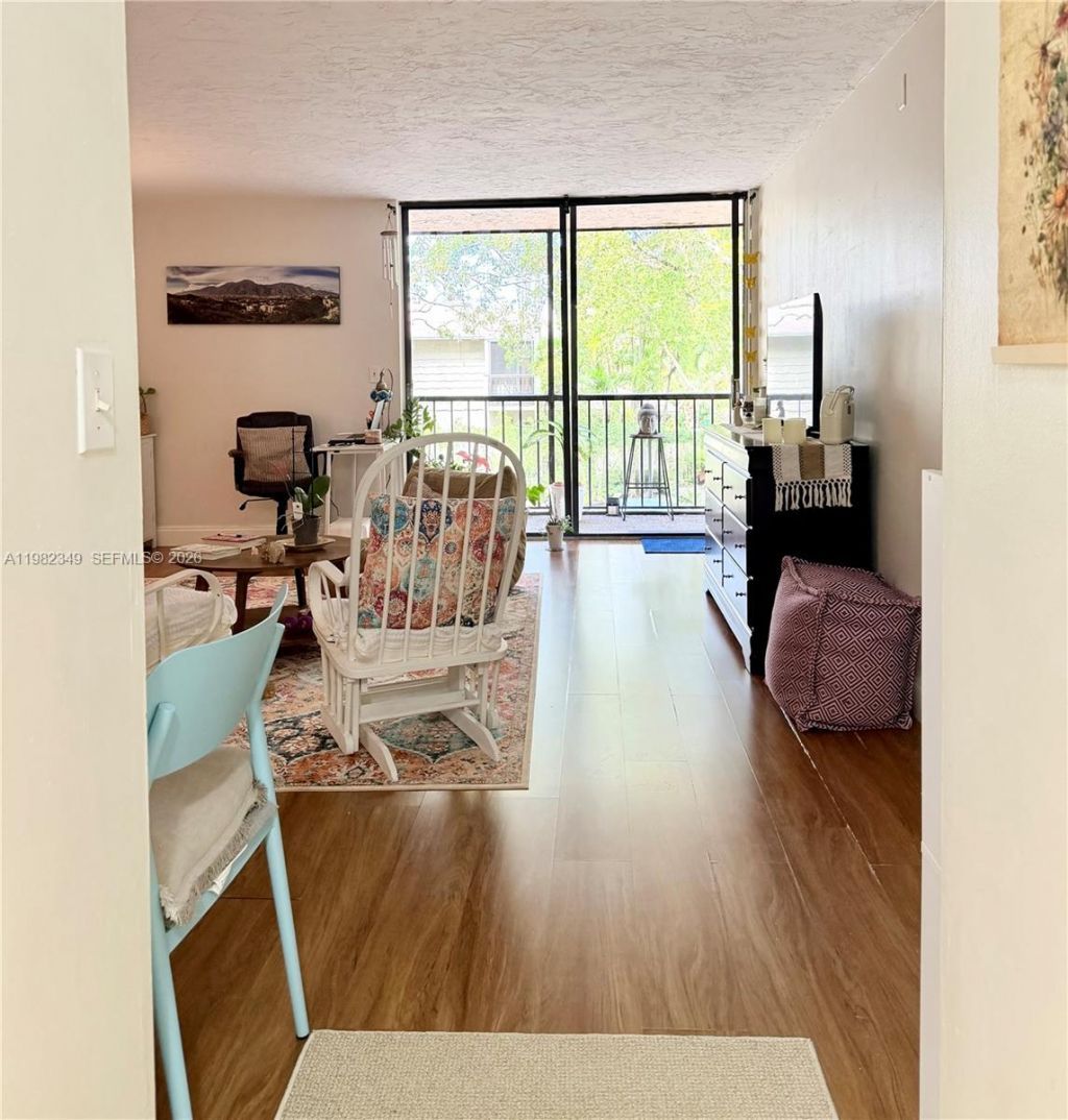 450 Commodore Dr , Unit 214, Plantation, FL 33325 Photo