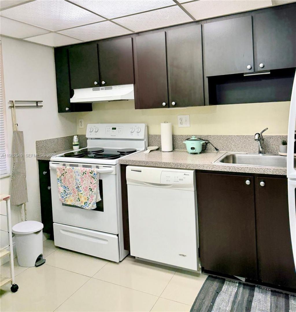 450 Commodore Dr , Unit 214, Plantation, FL 33325 Photo