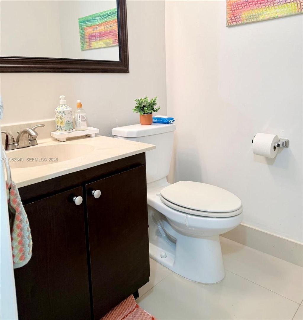 450 Commodore Dr , Unit 214, Plantation, FL 33325 Photo