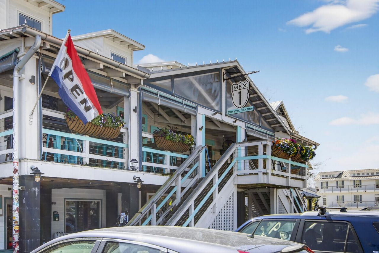 2057 Middle Street Photo 18