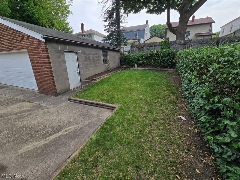 1043 Oakland Avenue, Akron, OH 44310 Photo 4