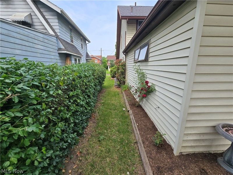 1043 Oakland Avenue, Akron, OH 44310 Photo 5