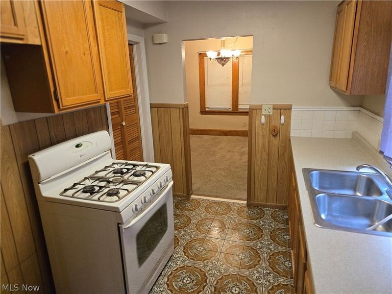 1043 Oakland Avenue, Akron, OH 44310 Photo 8