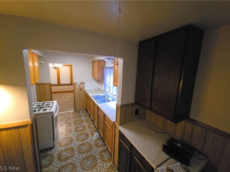 1043 Oakland Avenue, Akron, OH 44310 Photo 9