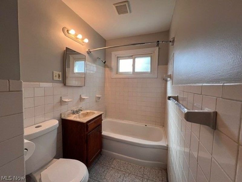 5603 Allanwood Drive, Parma, OH 44129 Photo 10