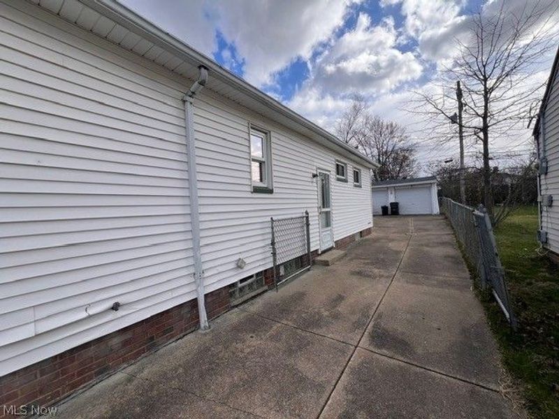 5603 Allanwood Drive, Parma, OH 44129 Photo 19