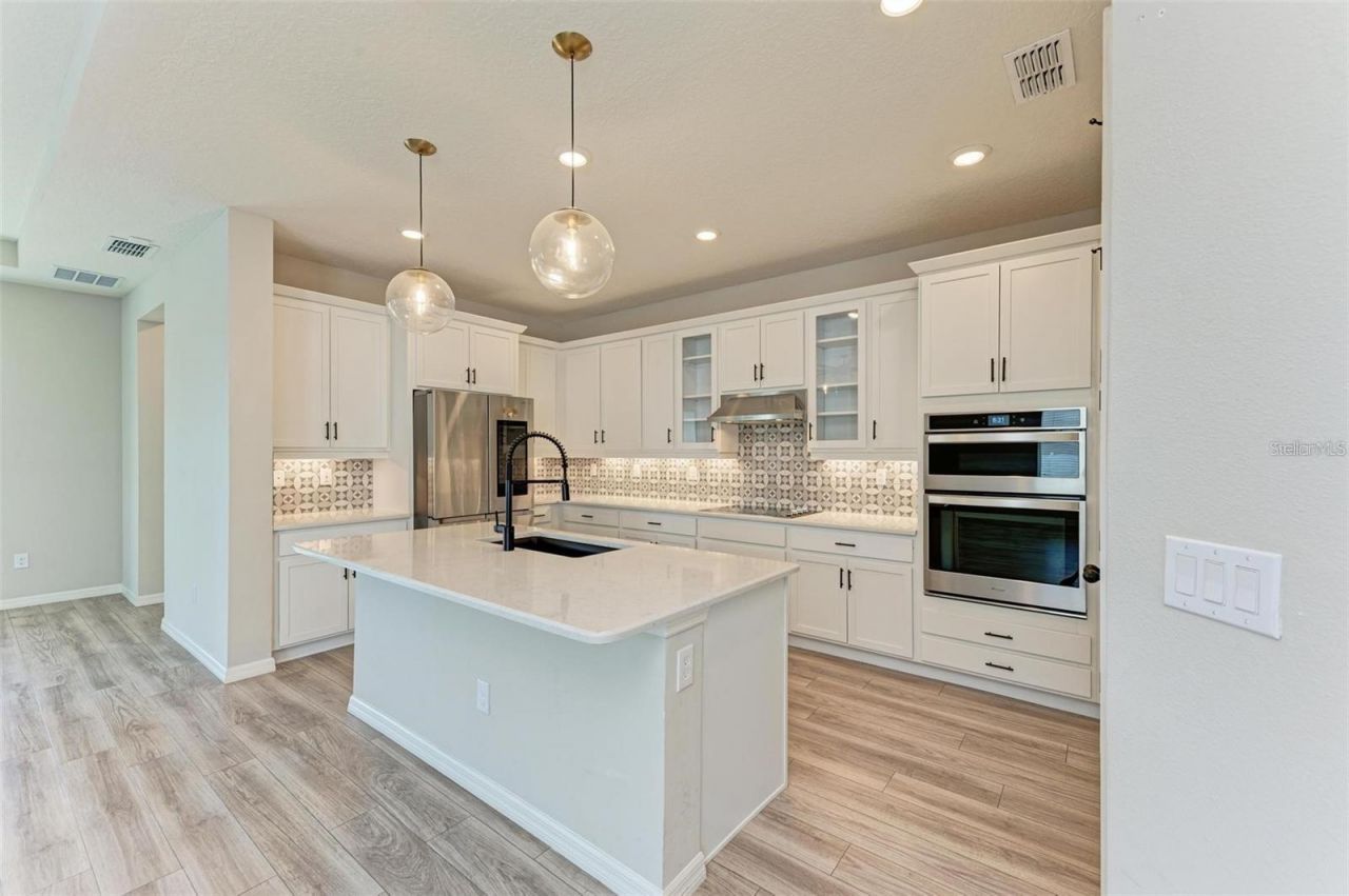 3519 74th Avenue Circle E, Sarasota, FL 34243 Photo
