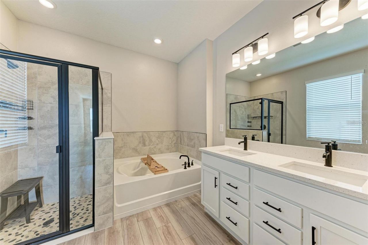 3519 74th Avenue Circle E, Sarasota, FL 34243 Photo