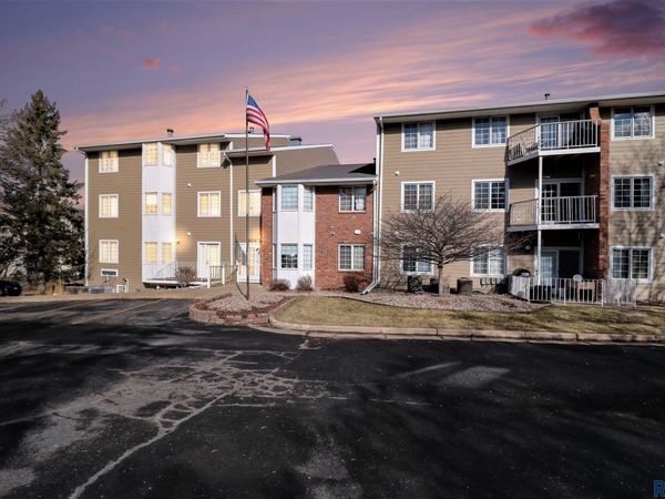 1104 W 57th St, Unit 207, Sioux Falls, SD 57108